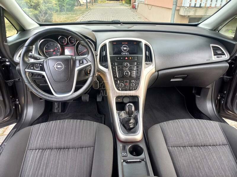 Opel Astra J 1.6 CH NOVA