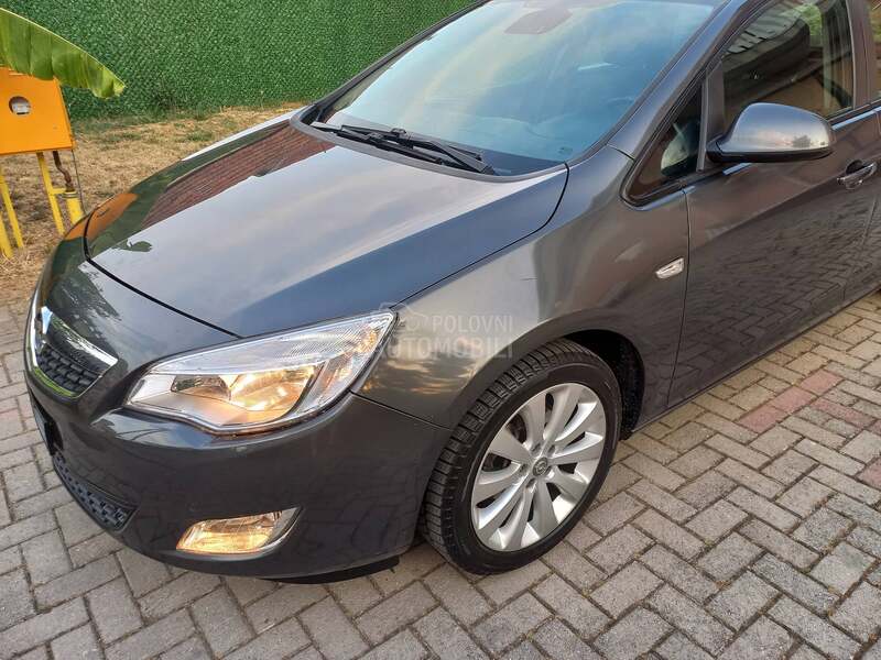 Opel Astra J 1.6 CH NOVA