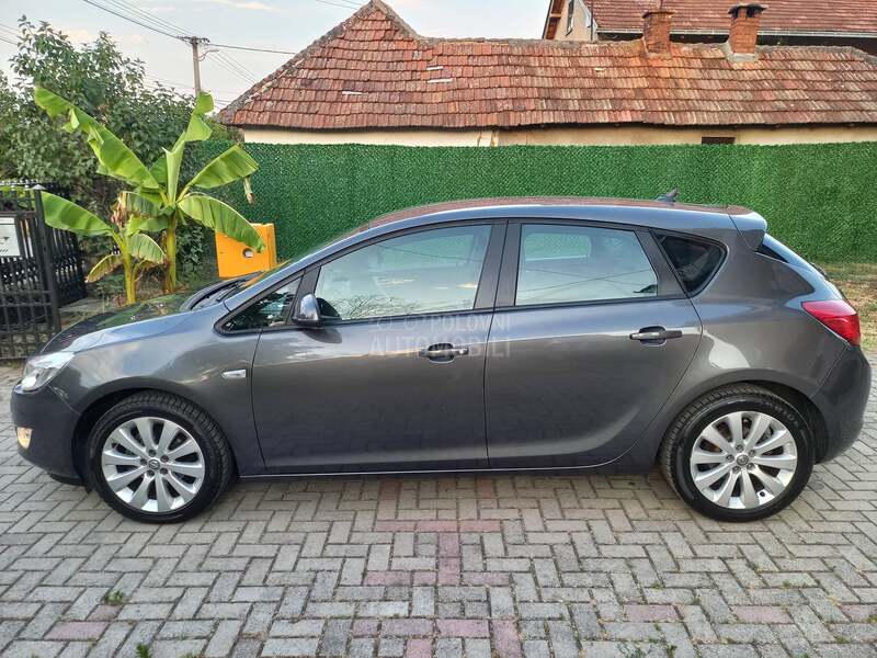 Opel Astra J 1.6 CH NOVA