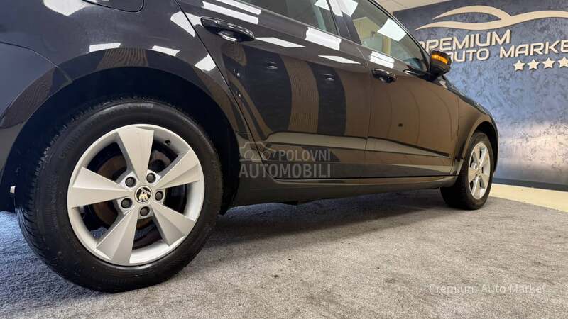 Škoda Octavia //1.6 TDI//N.AVI/FUL
