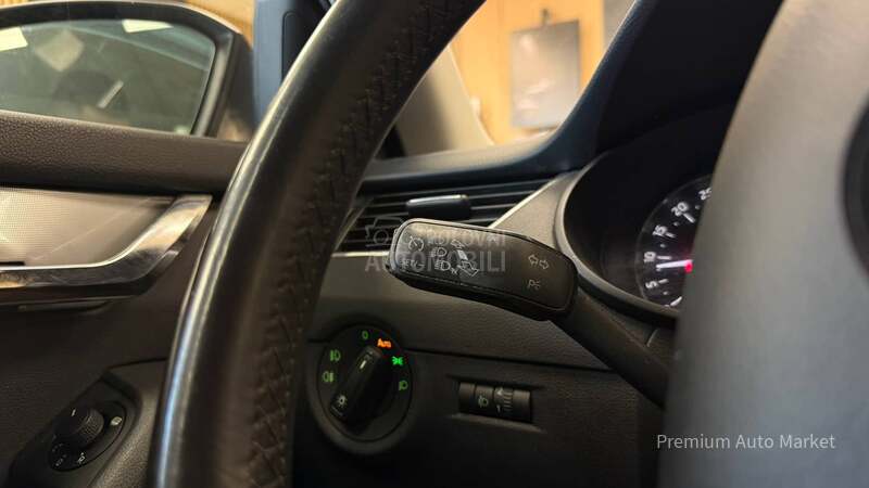 Škoda Octavia //1.6 TDI//N.AVI/FUL