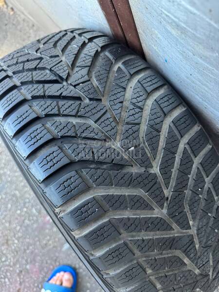 Yokohama 205/45 R17 Zimska