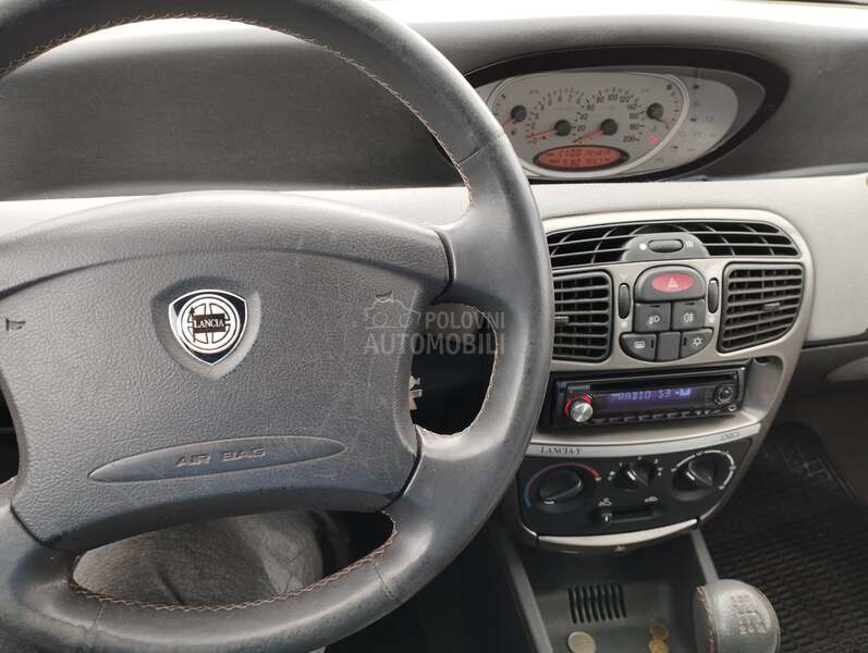 Lancia Ypsilon 1.2 8v dobra