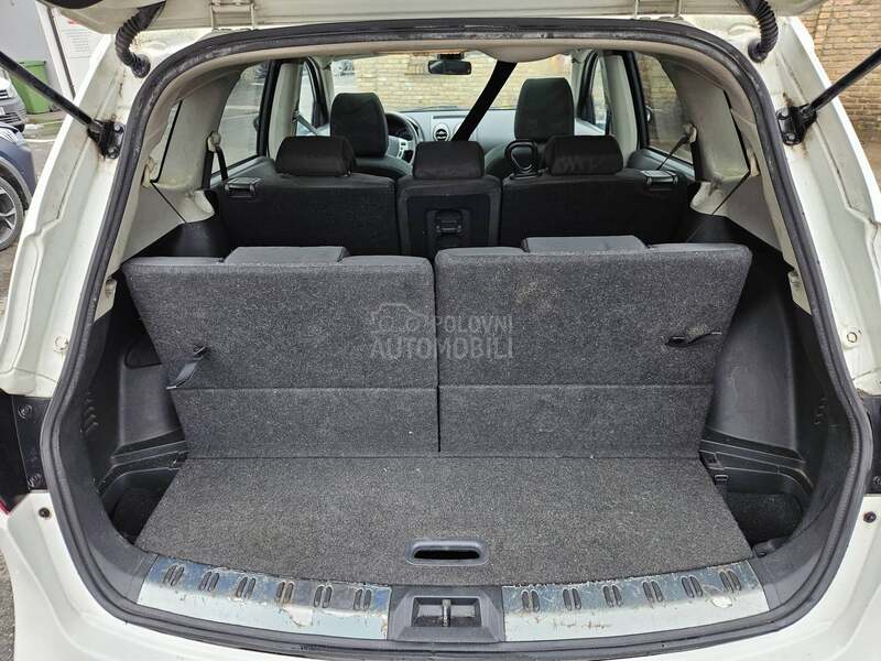 Nissan Qashqai + 2 A K C I J A