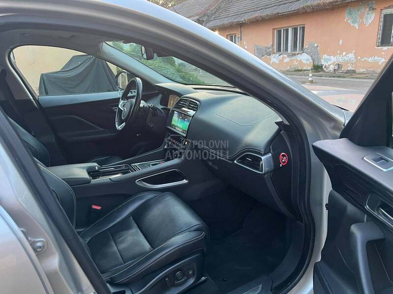 Jaguar F pace 