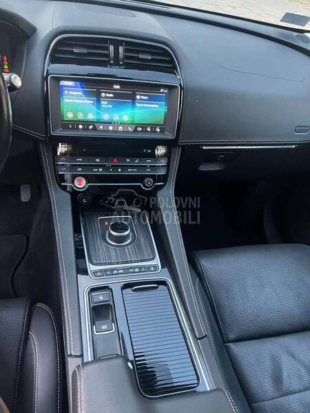 Jaguar F pace 