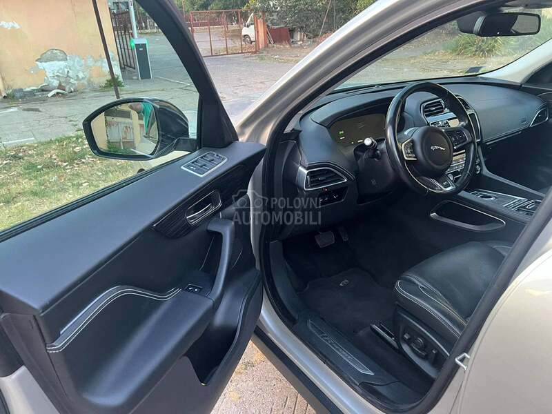 Jaguar F pace 