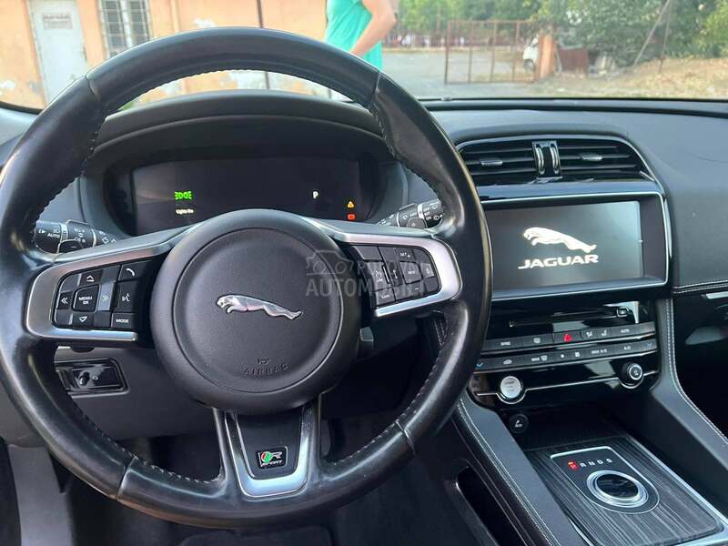 Jaguar F pace 