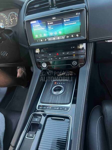 Jaguar F pace 