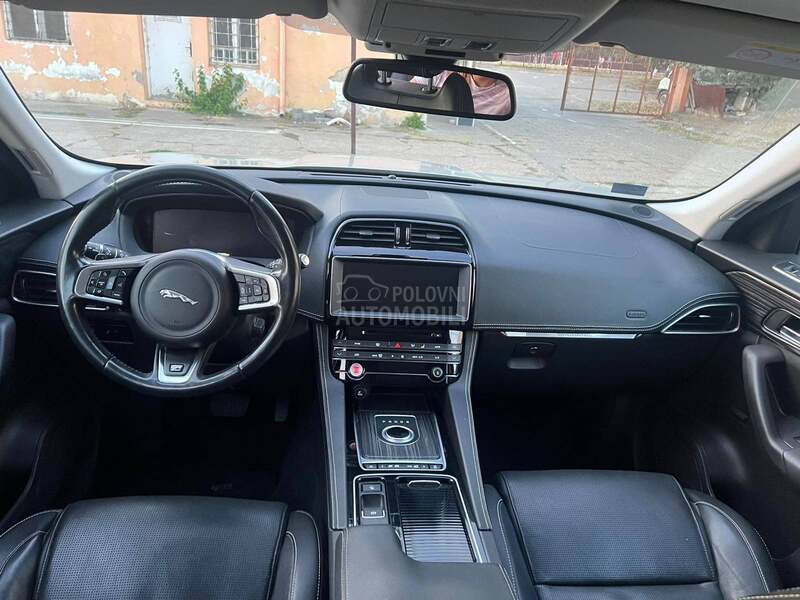 Jaguar F pace 