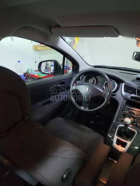 Peugeot 5008 1.6HDI