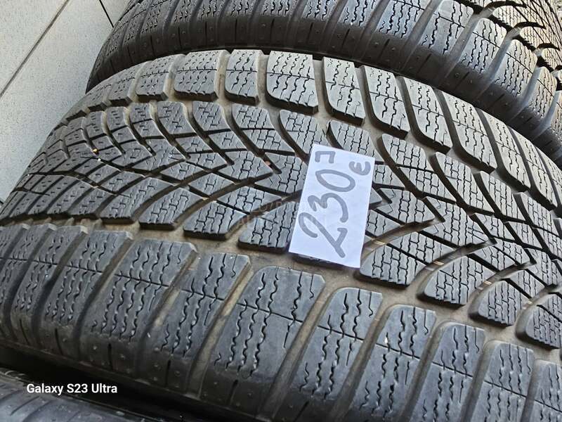 Dunlop 255/40 R18 Zimska