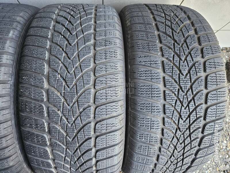Dunlop 255/40 R18 Zimska