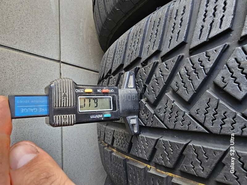 Continental 225/55 R17 Zimska