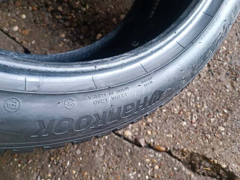 Hankook 245/45 R19 Zimska