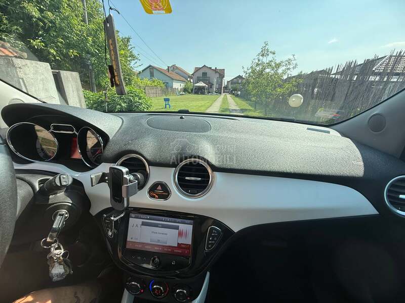Opel Adam 