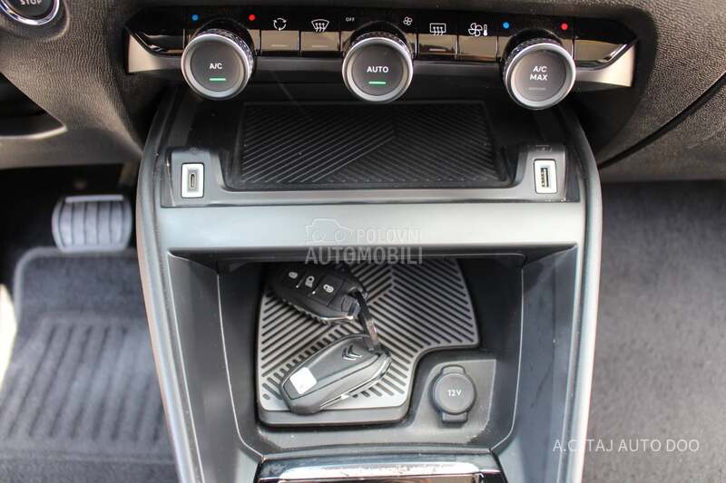 Citroen C4 1.5 EAT8 130 HEAD UP