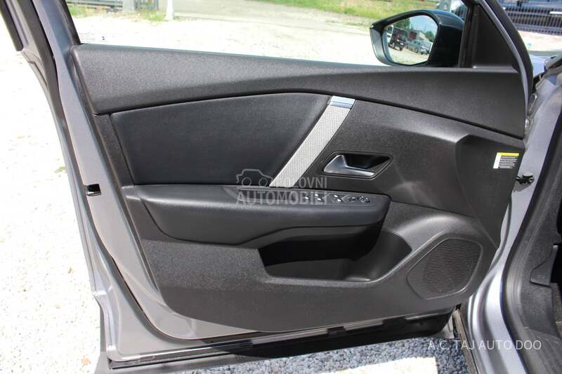 Citroen C4 1.5 EAT8 130 HEAD UP