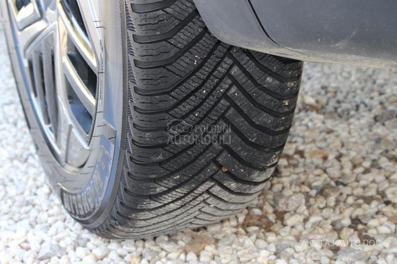 Citroen C4 1.5 EAT8 130 HEAD UP