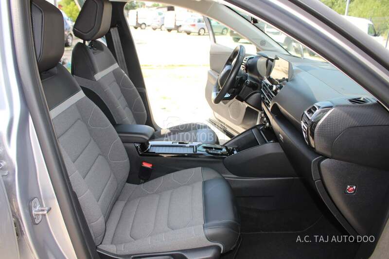 Citroen C4 1.5 EAT8 130 HEAD UP