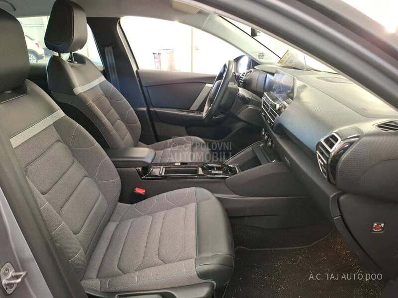 Citroen C4 1.5 EAT8 130 HEAD UP