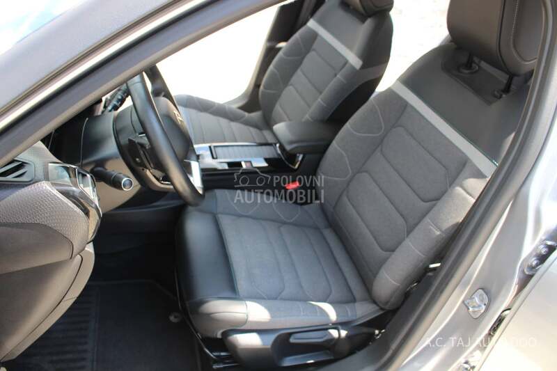 Citroen C4 1.5 EAT8 130 HEAD UP