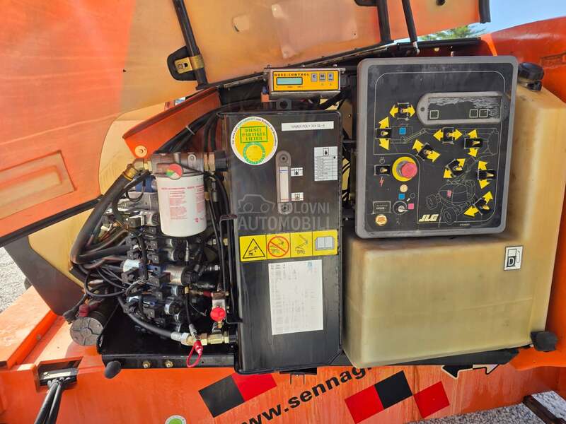 JLG 600AJ