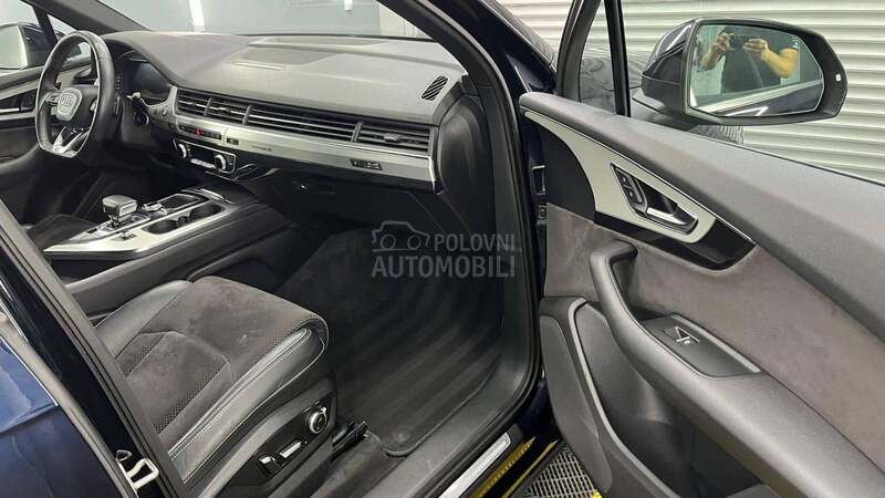 Audi Q7 s line
