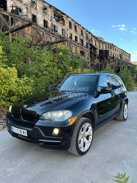 BMW X5 4.8i V8