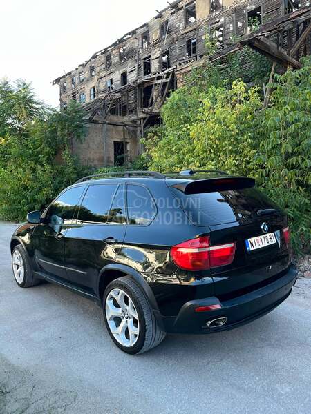 BMW X5 4.8i V8