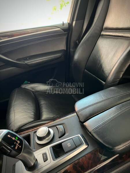 BMW X5 4.8i V8