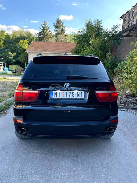 BMW X5 4.8i V8