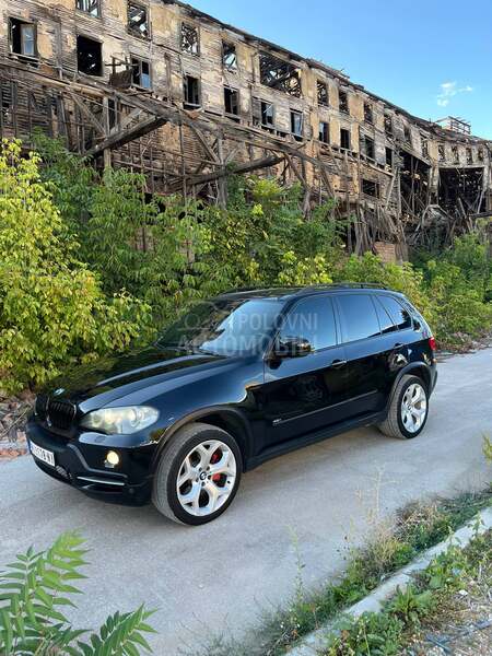 BMW X5 4.8i V8