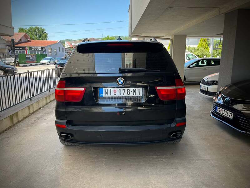 BMW X5 4.8i V8