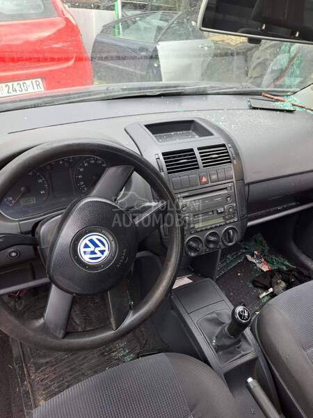 Volkswagen Polo 2003. god. -  kompletan auto u delovima
