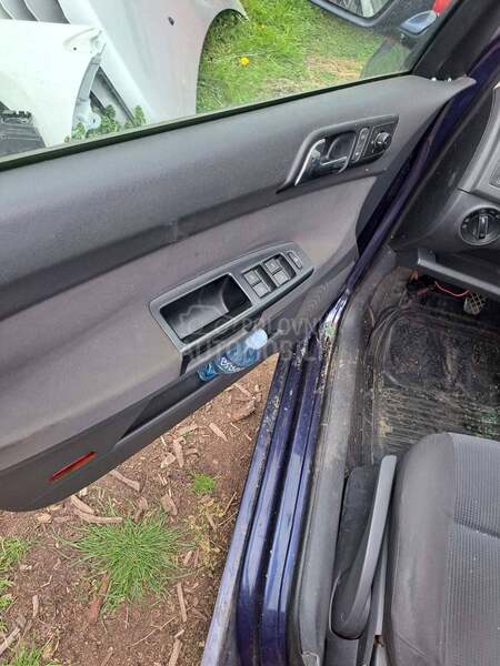 Volkswagen Polo 2003. god. -  kompletan auto u delovima