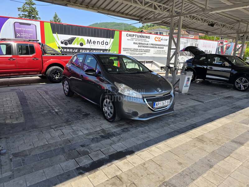 Peugeot 208 