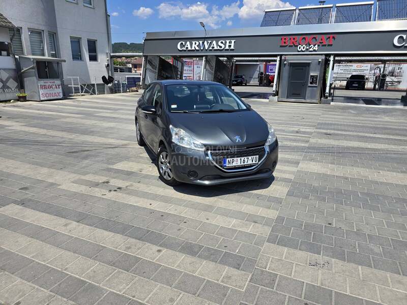 Peugeot 208 