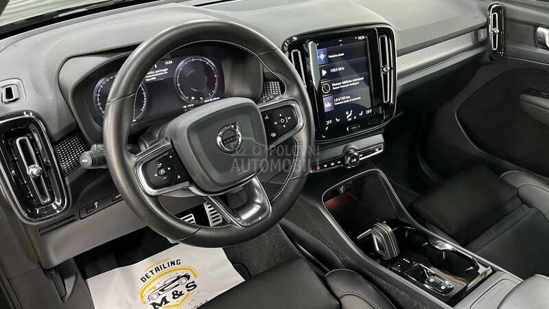 Volvo XC40 R DESIGN BLACK