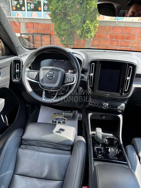 Volvo XC40 R DESIGN BLACK
