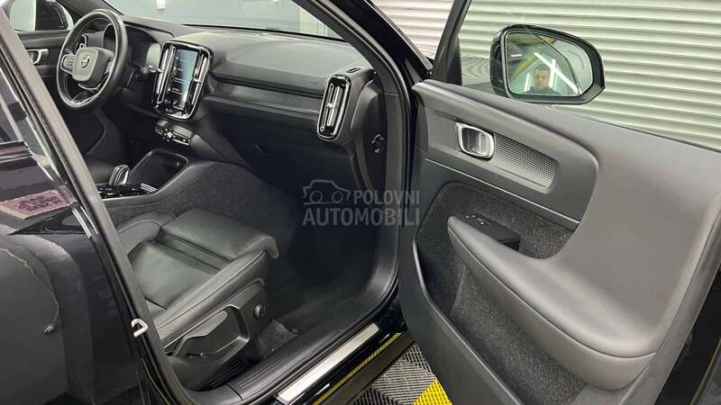 Volvo XC40 R DESIGN BLACK