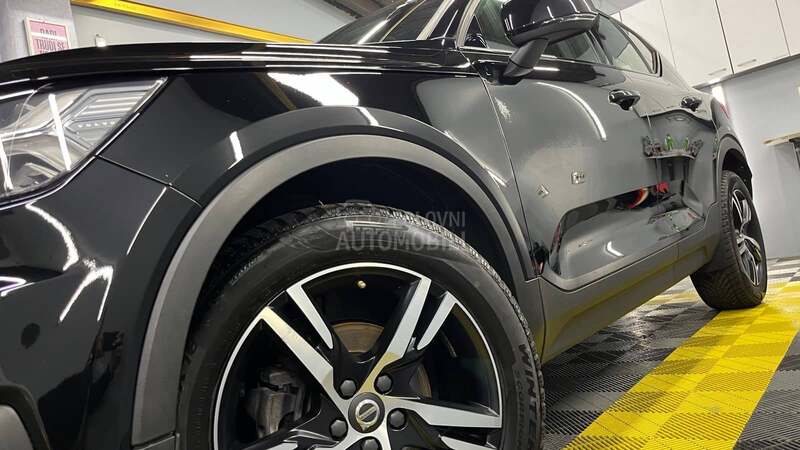 Volvo XC40 R DESIGN BLACK