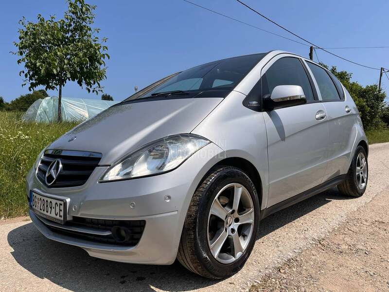 Mercedes Benz A 160 vredi videti nov
