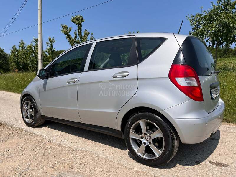 Mercedes Benz A 160 vredi videti nov