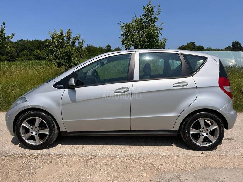 Mercedes Benz A 160 vredi videti nov