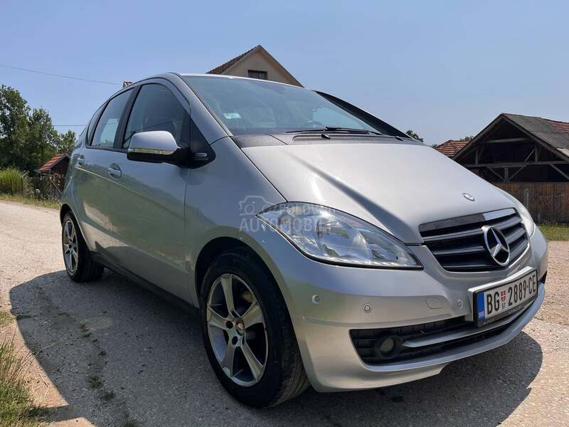Mercedes Benz A 160 vredi videti nov