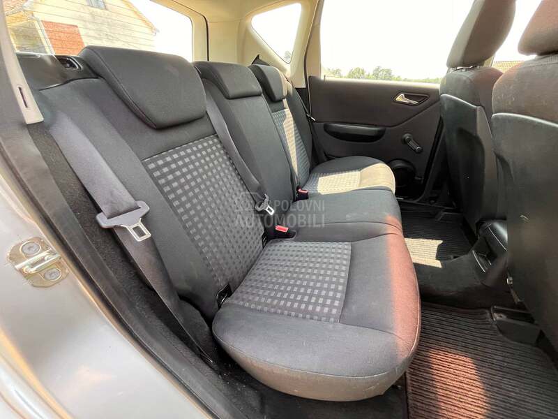 Mercedes Benz A 160 vredi videti nov