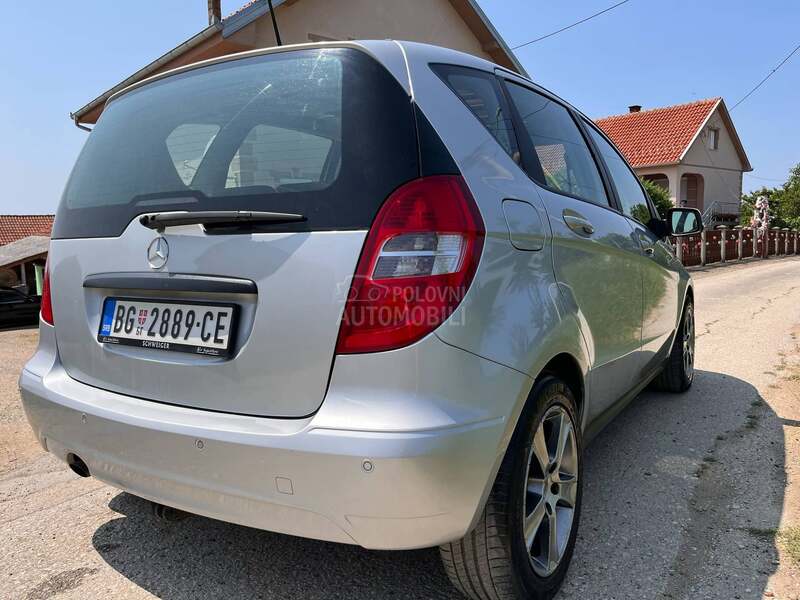 Mercedes Benz A 160 vredi videti nov