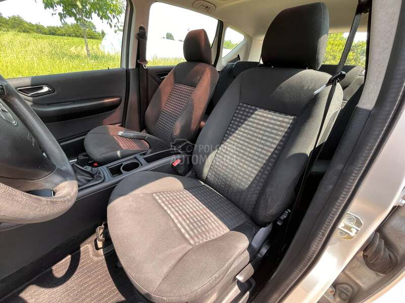 Mercedes Benz A 160 vredi videti nov