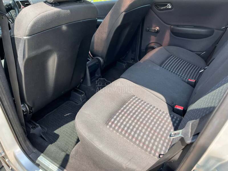Mercedes Benz A 160 vredi videti nov